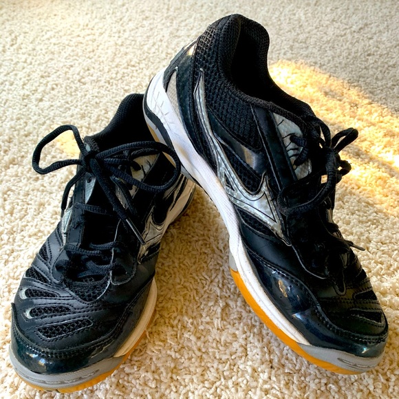 volleyball court shoes mizuno